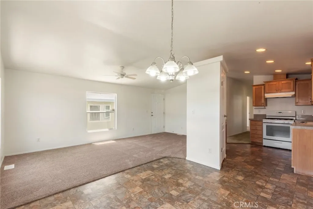 https://cdn.realtyfeed.com/cdn/127/306729947/606b94179851478e1a9c3868fc30474d.webp