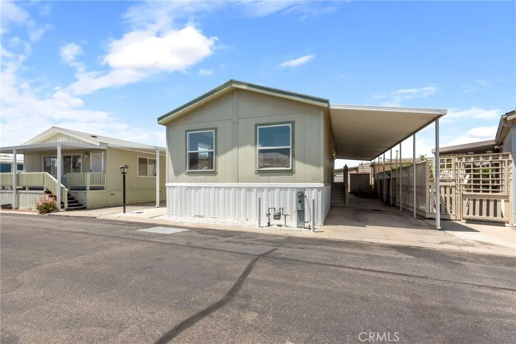 https://cdn.realtyfeed.com/cdn/127/306729947/6da78031db2f7b21b0e24fff81bd837b.webp
