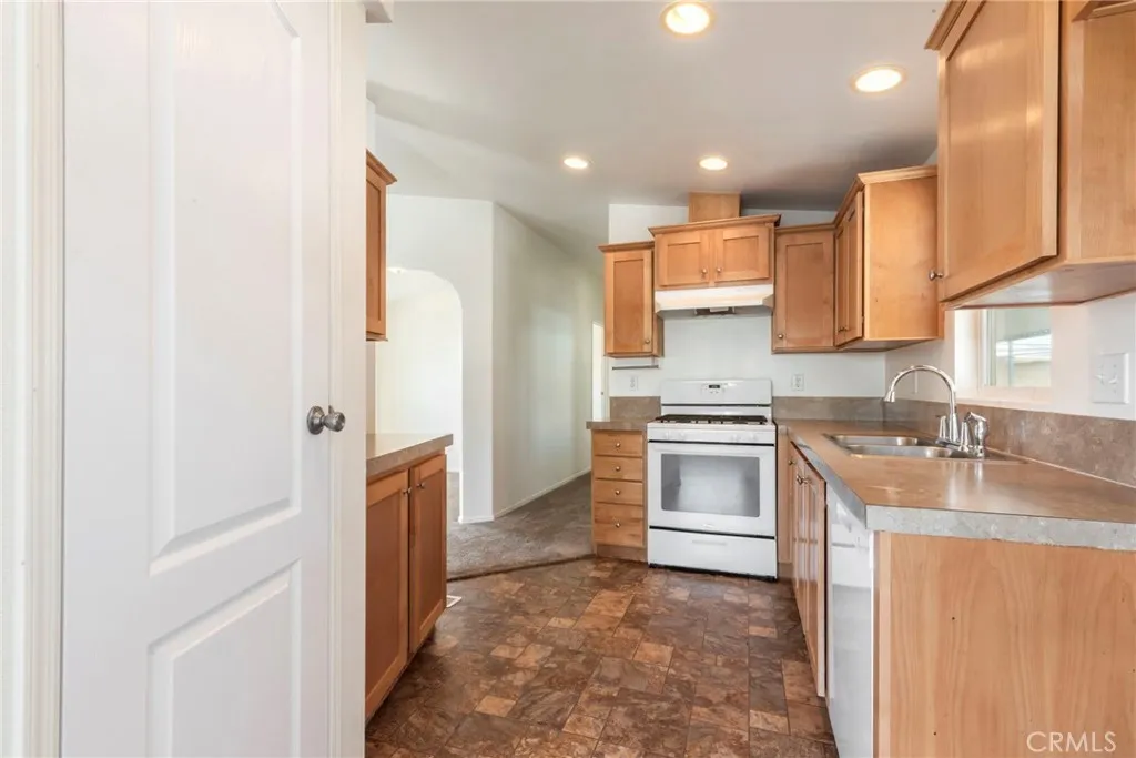 https://cdn.realtyfeed.com/cdn/127/306729947/d2a5c16dd21ab573418c7864448b0885.webp