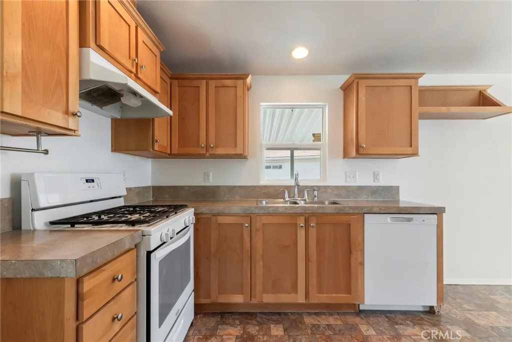 https://cdn.realtyfeed.com/cdn/127/306729947/dd713c6e35a34908a58852eb37f40cc4.webp