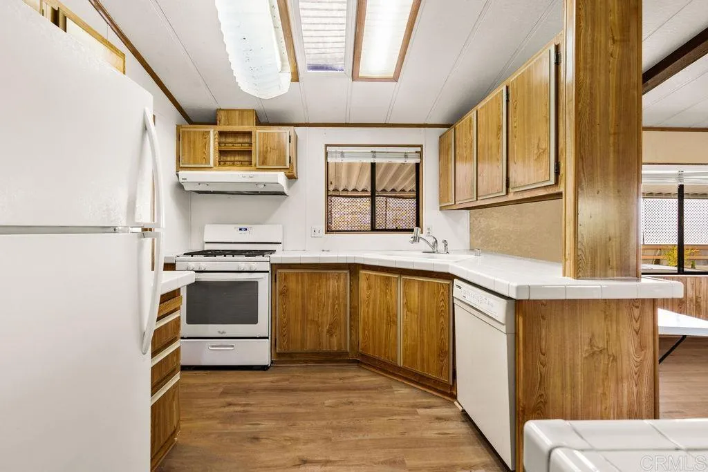 https://cdn.realtyfeed.com/cdn/127/306729950/40e7d19a0de65e90832a5b97e57d7296.webp