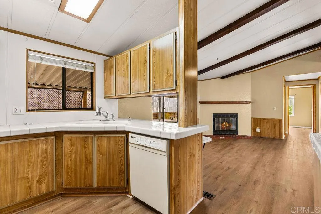 https://cdn.realtyfeed.com/cdn/127/306729950/4cc7a0456f044ed23e7629e38b2d2211.webp