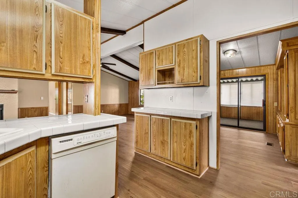 https://cdn.realtyfeed.com/cdn/127/306729950/806413a9b143bae647af4b2a31f98398.webp