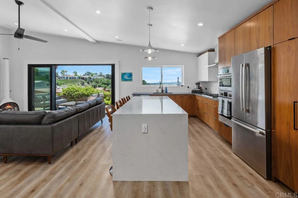 https://cdn.realtyfeed.com/cdn/127/306730028/2f6a284f46c30ba7ed791a8178863cd5.webp