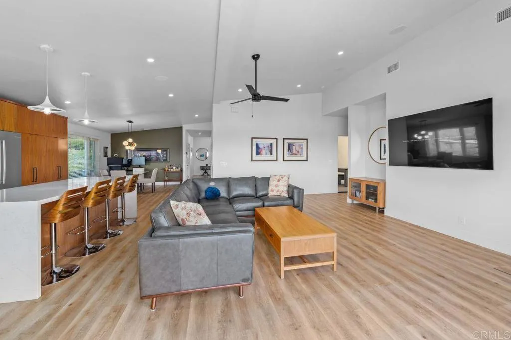 https://cdn.realtyfeed.com/cdn/127/306730028/4352aaab637159998710cc2039a02d36.webp