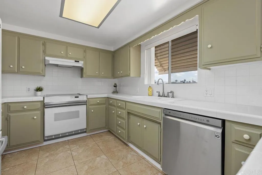 https://cdn.realtyfeed.com/cdn/127/306730050/bfa3930a1909081d6461f0d8fbb768d0.webp