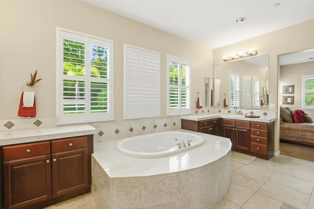https://cdn.realtyfeed.com/cdn/127/306730051/61f368b277234bc9bcf90079d1379eb9.webp