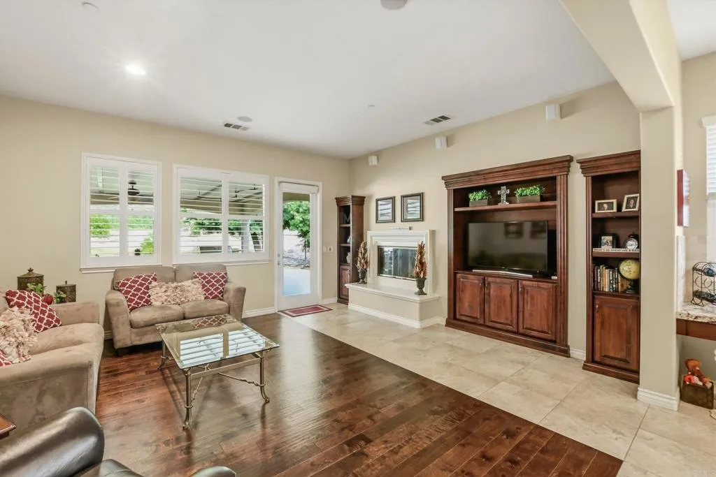https://cdn.realtyfeed.com/cdn/127/306730051/6f4b49971f1aaa2b069ff77e421be2d0.webp