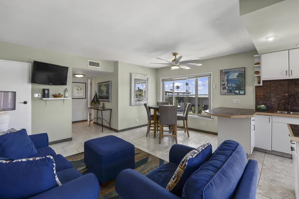 https://cdn.realtyfeed.com/cdn/127/306730082/db6c0e98bf6a448f07c85ab002500ceb.webp