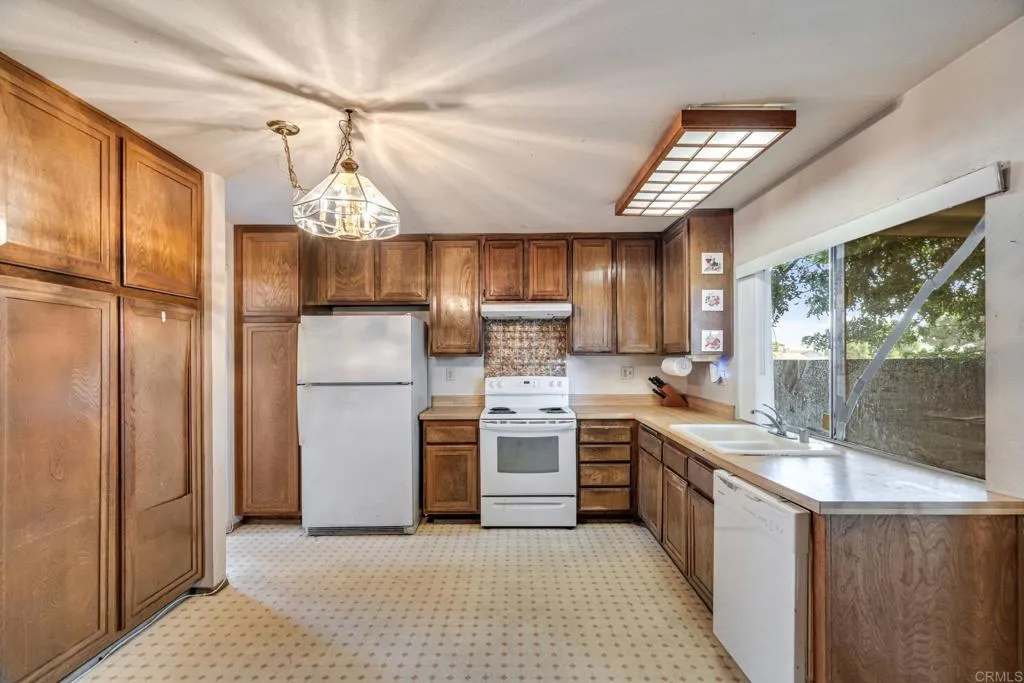 https://cdn.realtyfeed.com/cdn/127/306730222/1debe9a9319dd95694e69ca2847fc9d1.webp