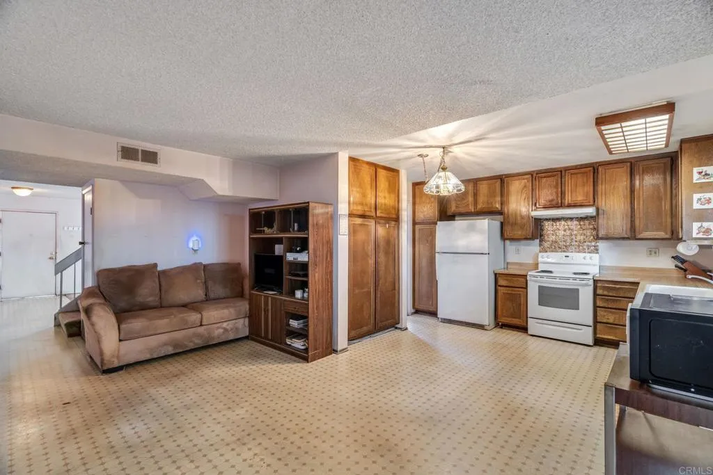 https://cdn.realtyfeed.com/cdn/127/306730222/5e768c00165887a7af5cd441e6834e8b.webp
