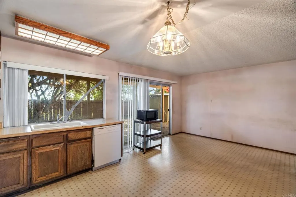 https://cdn.realtyfeed.com/cdn/127/306730222/959d51354af1c23ff2529e0741f40193.webp