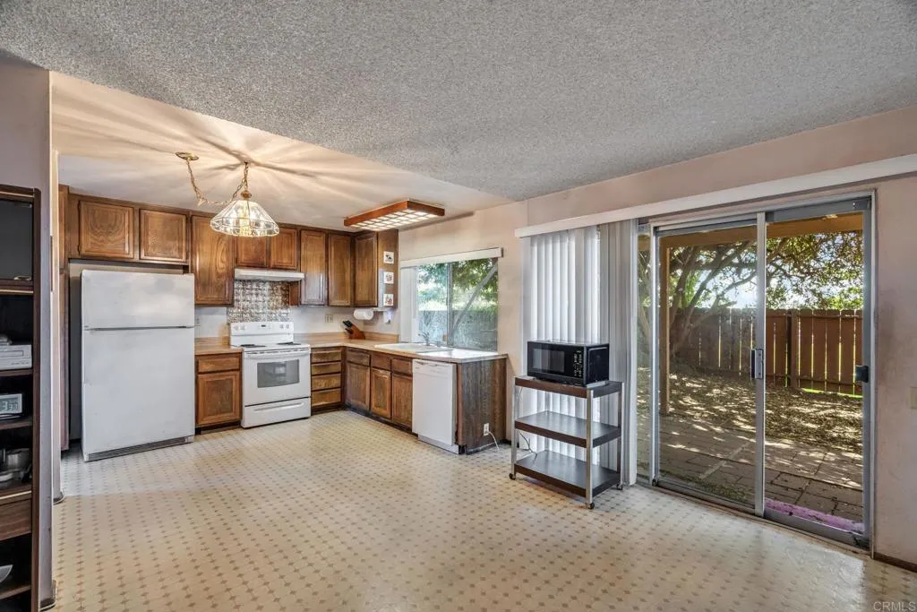 https://cdn.realtyfeed.com/cdn/127/306730222/e38bbe442c97d88f7b28ca265ff9e58a.webp