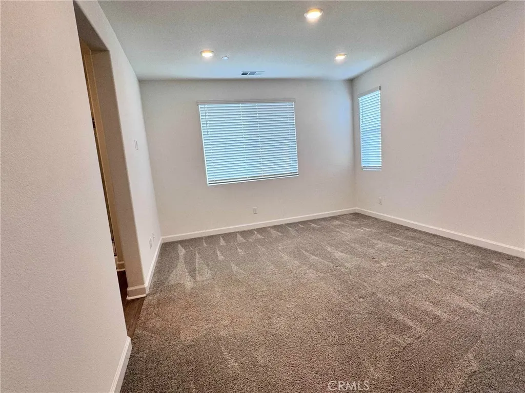Photo #12: NP26116586 Listing: Photo #12