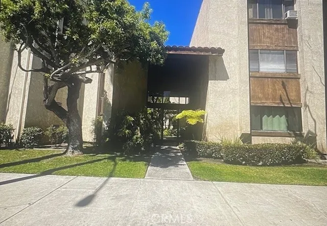 1203 E San Antonio Drive Unit 201