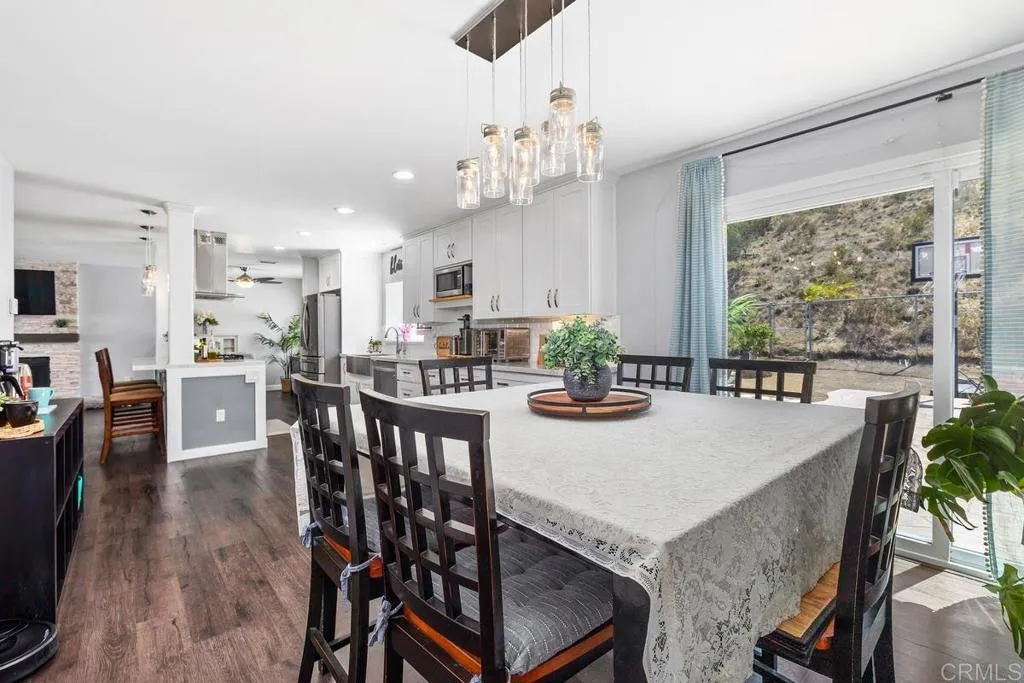 https://cdn.realtyfeed.com/cdn/127/306730327/4fb5d5def8ce41bdef302dfd56d5dfcd.webp