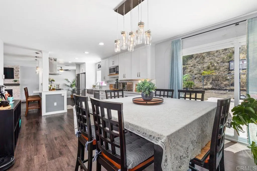 https://cdn.realtyfeed.com/cdn/127/306730327/9784bfc9fa02cf8f2771f9bcc782bc03.webp