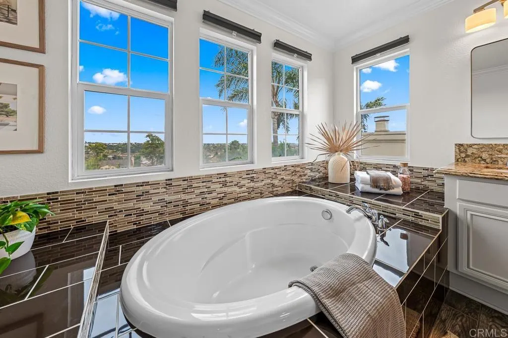 https://cdn.realtyfeed.com/cdn/127/306730425/bace0976ae35c875d72884efd9ed79e7.webp