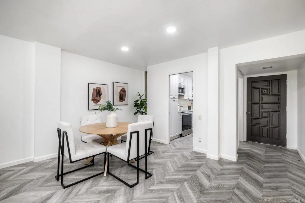 https://cdn.realtyfeed.com/cdn/127/306730446/04dc415fc8ebb08988f37f17c0296624.webp