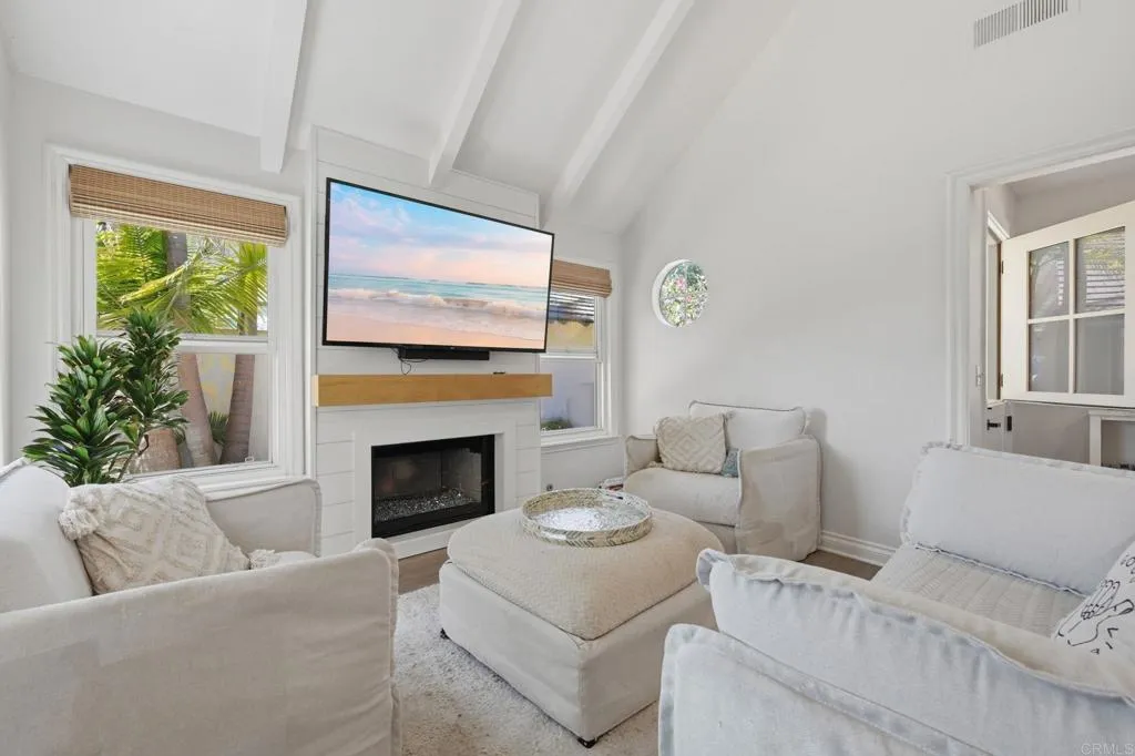 https://cdn.realtyfeed.com/cdn/127/306730528/7e1836f1af5efe8102855ff5b43db9c0.webp