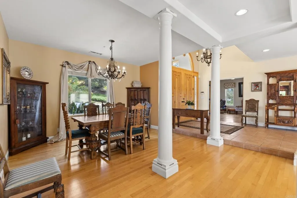 https://cdn.realtyfeed.com/cdn/127/306730605/1f5fb19d5958f35c886b55c2ddeba059.webp