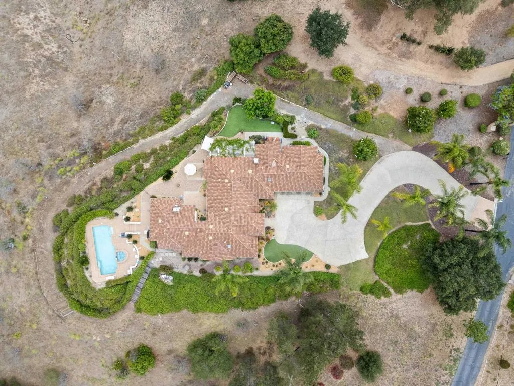 https://cdn.realtyfeed.com/cdn/127/306730605/4556142af92e7eb3628621e96f01cebe.webp