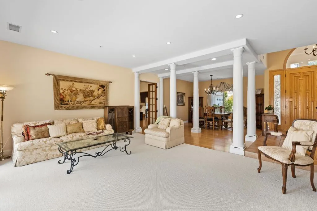 https://cdn.realtyfeed.com/cdn/127/306730605/470e3d7bc5a043798d6830c51e2a7385.webp