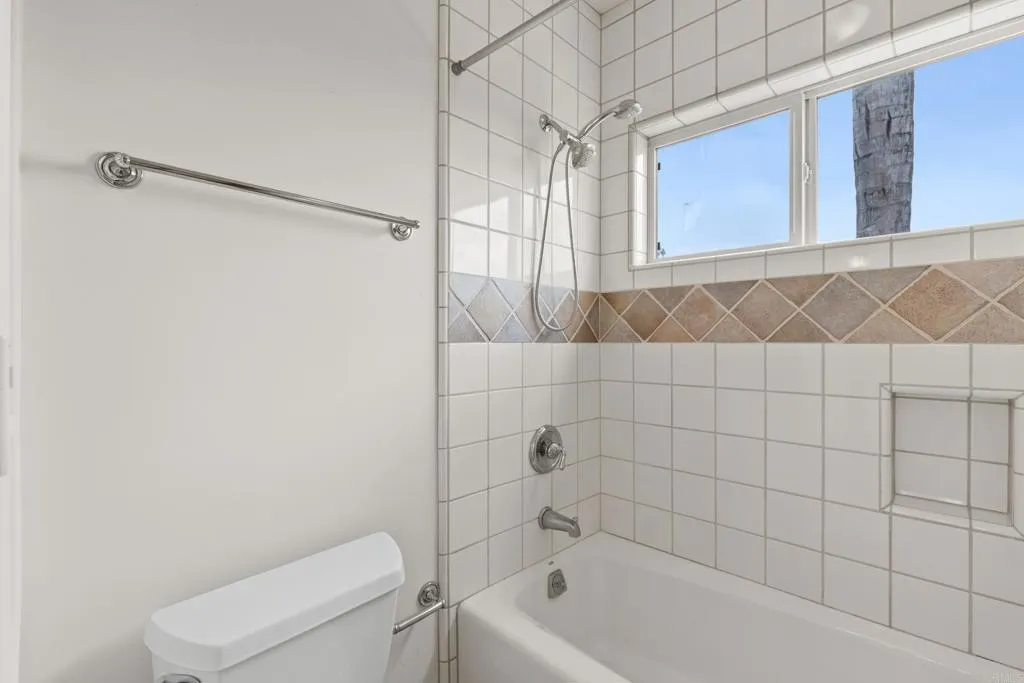 https://cdn.realtyfeed.com/cdn/127/306730605/48f9ffdb1c0d425d48ff431ce9763d85.webp