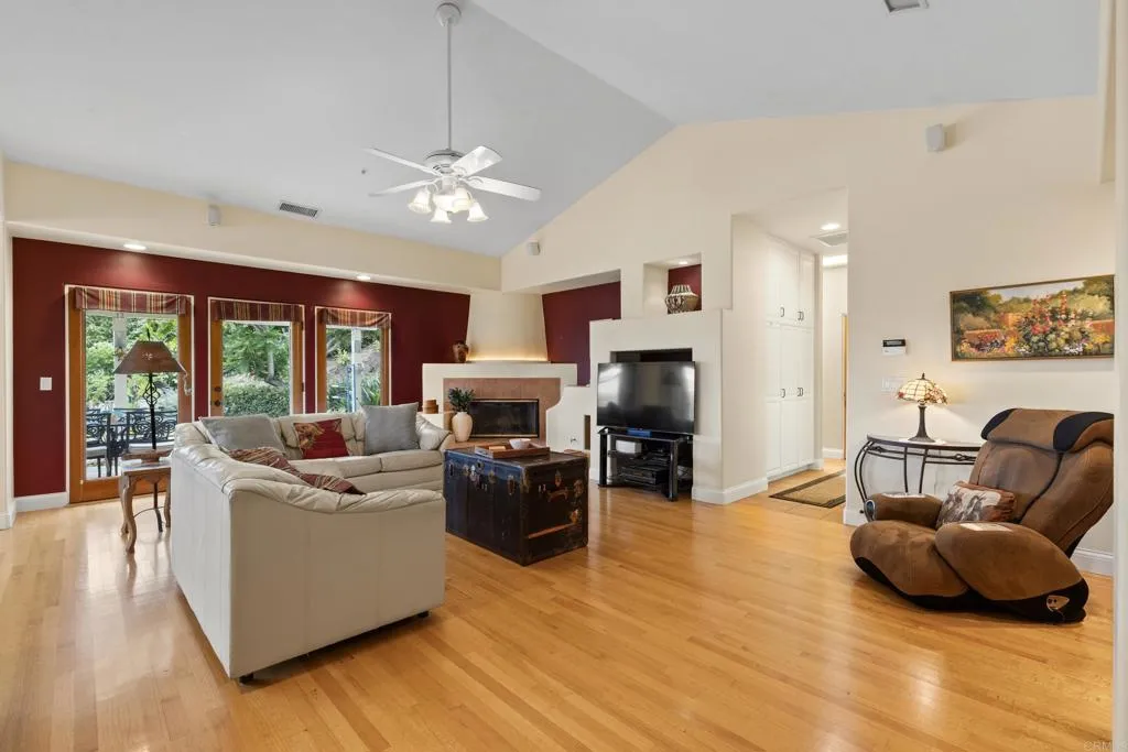 https://cdn.realtyfeed.com/cdn/127/306730605/540dc6df181a8887e764b9bfbc566c09.webp