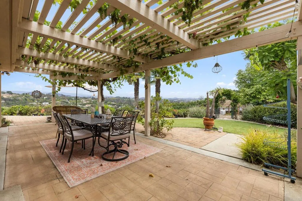 https://cdn.realtyfeed.com/cdn/127/306730605/849a79f13d3dd4d0631c6d9ef5de895b.webp