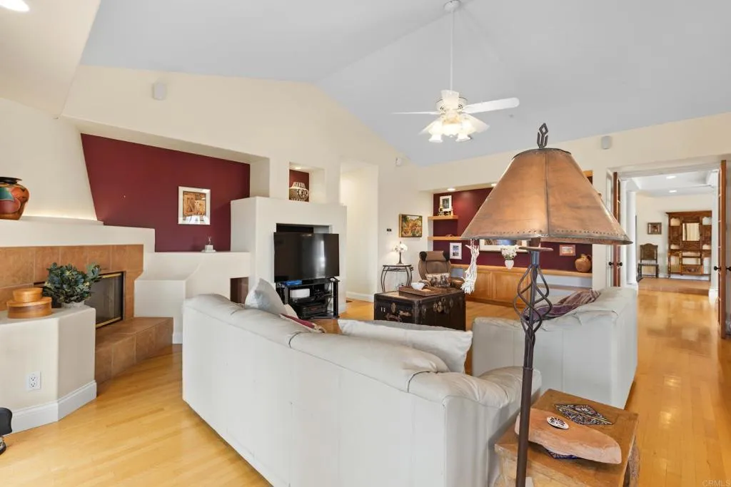 https://cdn.realtyfeed.com/cdn/127/306730605/c8f4d5023b4e136dfa92fb3980121de1.webp
