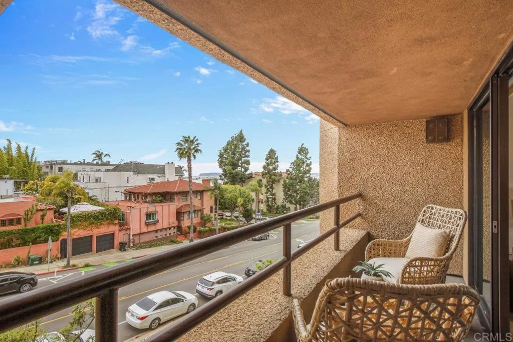 https://cdn.realtyfeed.com/cdn/127/306730617/b87fb14f80d52561aadaf6b423504229.webp