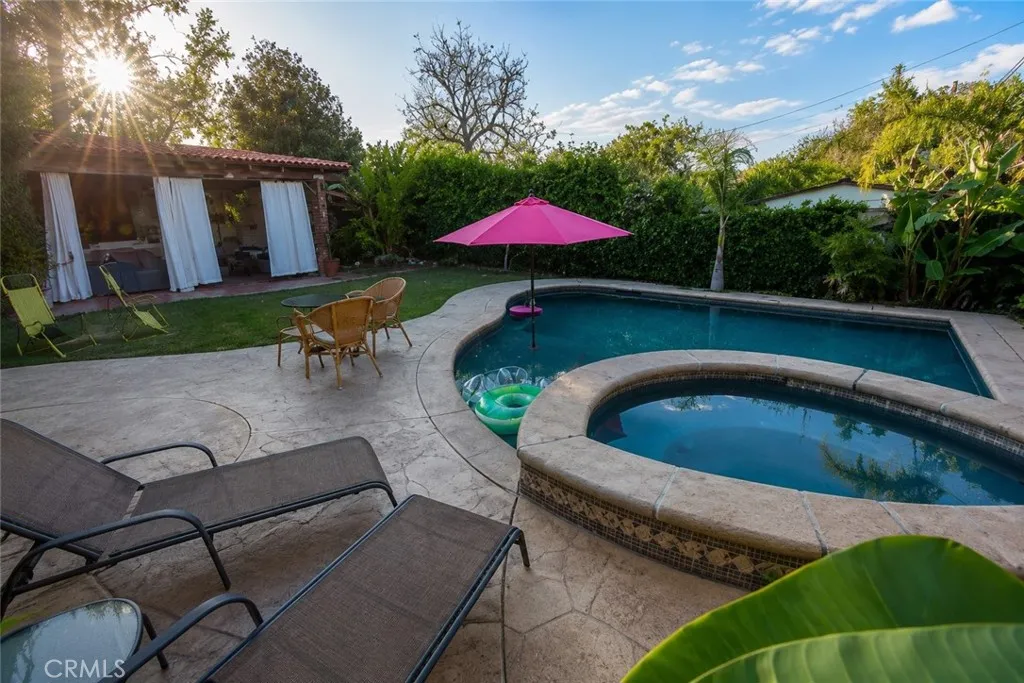 Sherman Oaks, CA 91401