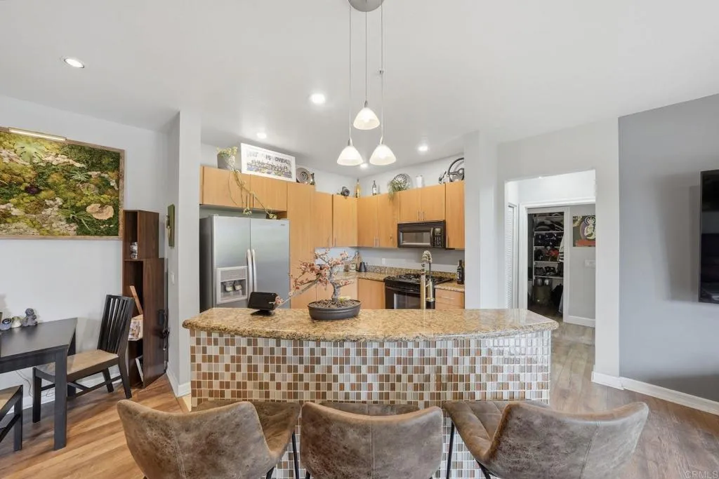 https://cdn.realtyfeed.com/cdn/127/306730642/baf47ff2967a65615dacf0e647a42d49.webp