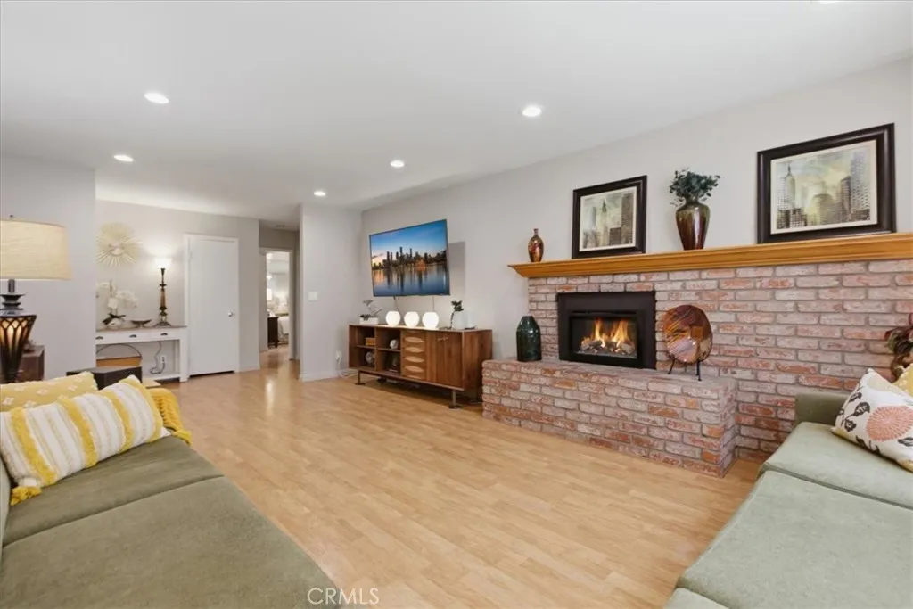 https://cdn.realtyfeed.com/cdn/127/306730704/74ac144f2821ee640380d0fcc5b9519f.webp