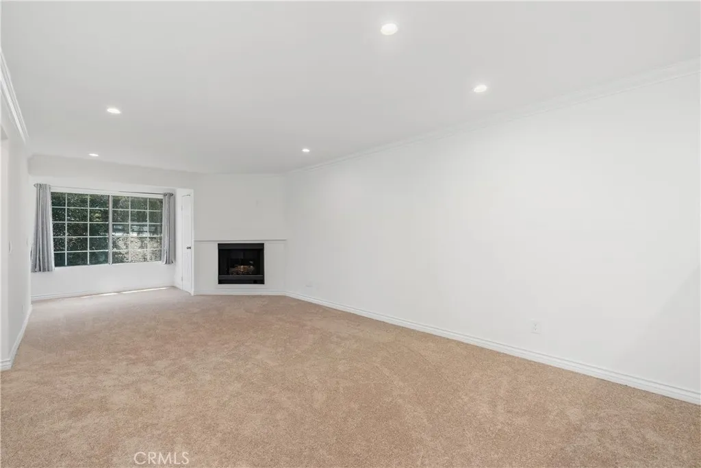 5525 Canoga Avenue Unit 218, Woodland Hills, CA 91367 - Photo 3 of 39, Woodland Hills, CA