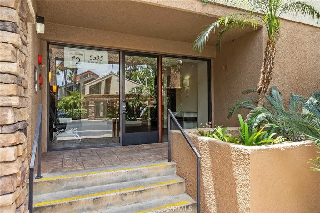 Woodland Hills, CA 91367