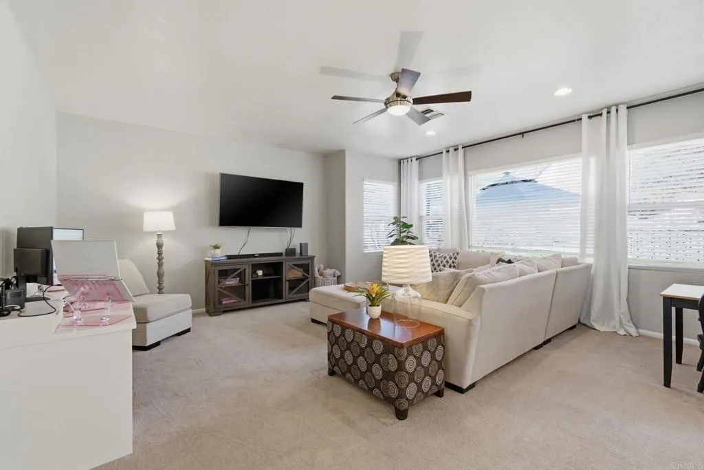 https://cdn.realtyfeed.com/cdn/127/306730739/045a2a252399dc0e992efcef5f5c7b8b.webp