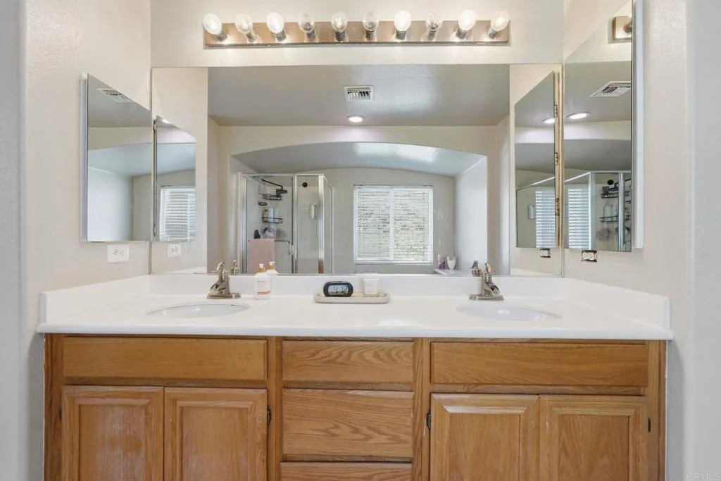 https://cdn.realtyfeed.com/cdn/127/306730739/0fb7302816c6c3187fef73f31d5ed96c.webp