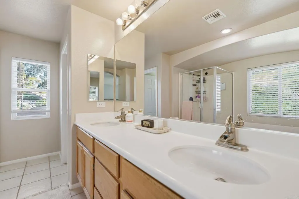 https://cdn.realtyfeed.com/cdn/127/306730739/7251cc2880c73d9e1a32c9a6dc015691.webp