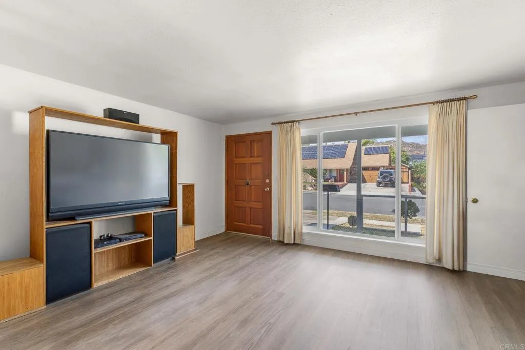 https://cdn.realtyfeed.com/cdn/127/306730773/19ea3d7d709a4c3c3e7761e6758d053f.webp