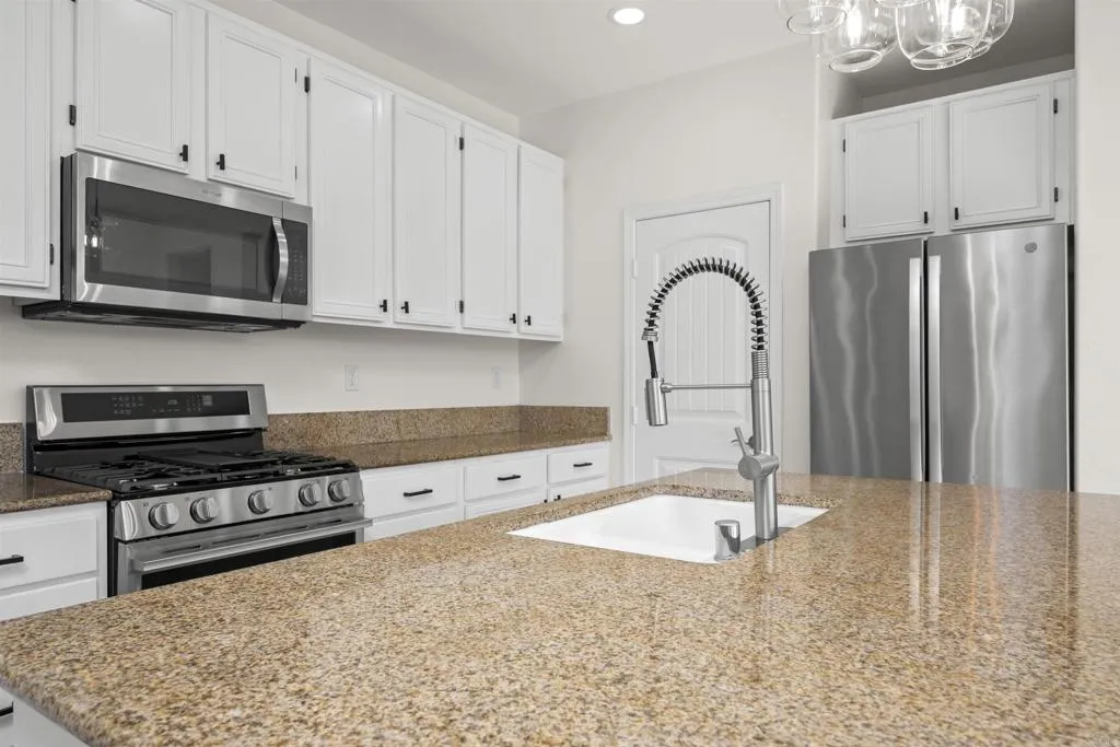 https://cdn.realtyfeed.com/cdn/127/306730849/6a6931e26c882619c96ff2ef4dadef86.webp