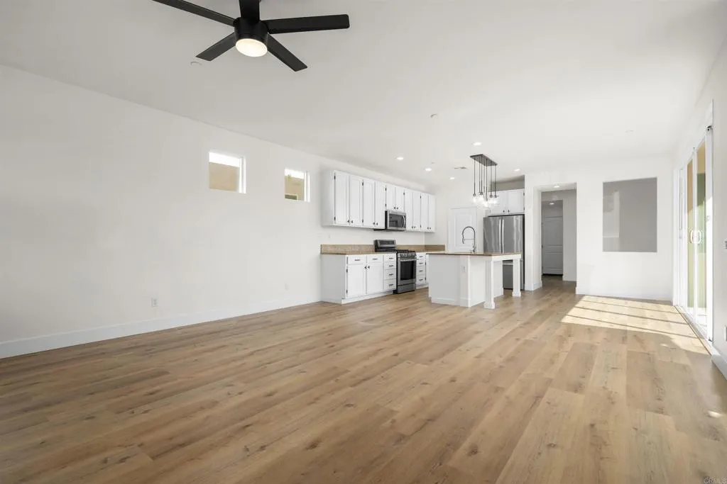 https://cdn.realtyfeed.com/cdn/127/306730849/93eeb8150d48ed4c98936415a43156b2.webp