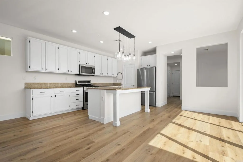 https://cdn.realtyfeed.com/cdn/127/306730849/ba3dc13ccdfb9cf7bc2ab27c6e304855.webp