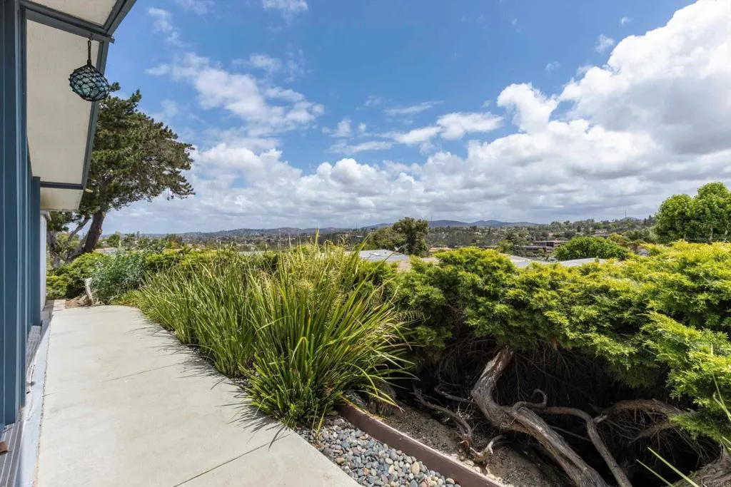 https://cdn.realtyfeed.com/cdn/127/306730876/18e59a8b1cea4aa6a3de405b36c07995.webp