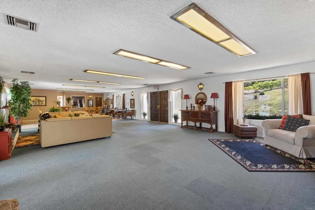 https://cdn.realtyfeed.com/cdn/127/306730876/ad179f8a73da7bc13c52b9190074368a.webp