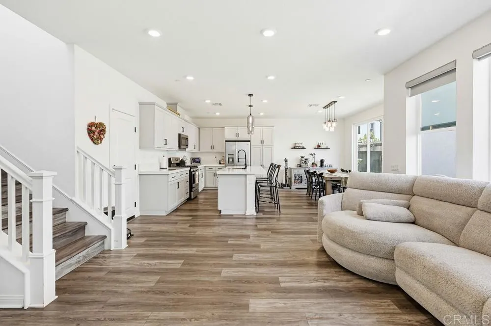 https://cdn.realtyfeed.com/cdn/127/306730886/08541bd94e3fbe1612af785442210ba9.webp