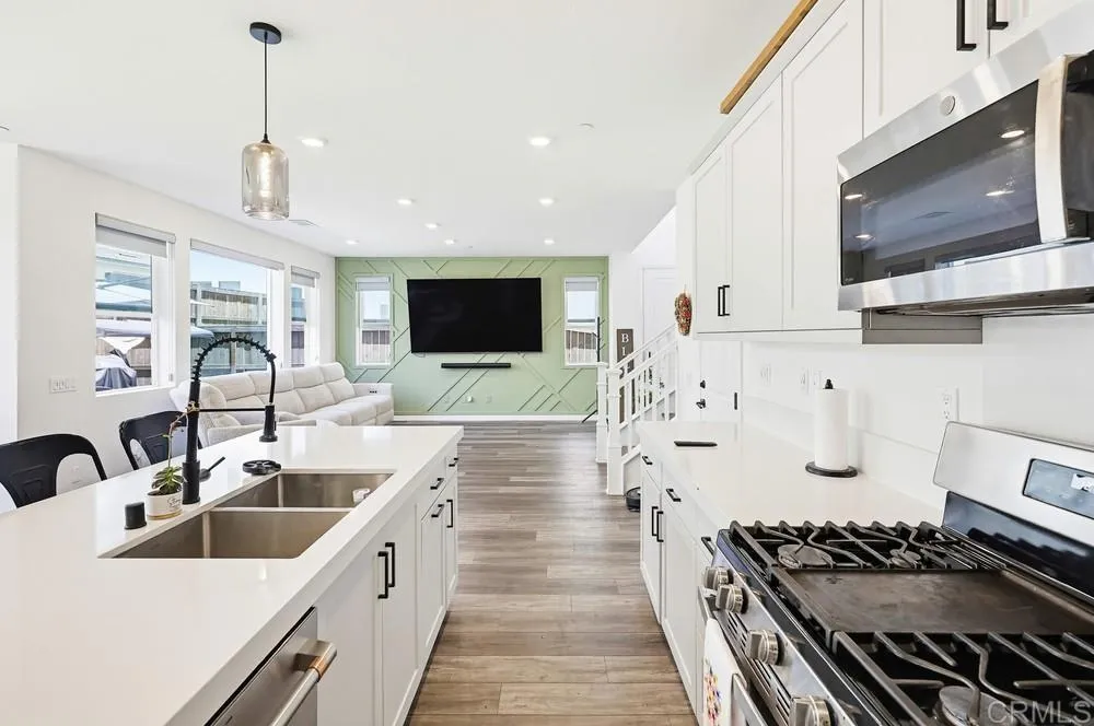 https://cdn.realtyfeed.com/cdn/127/306730886/0df10640178d27212c5d05f4fe7c4d4e.webp