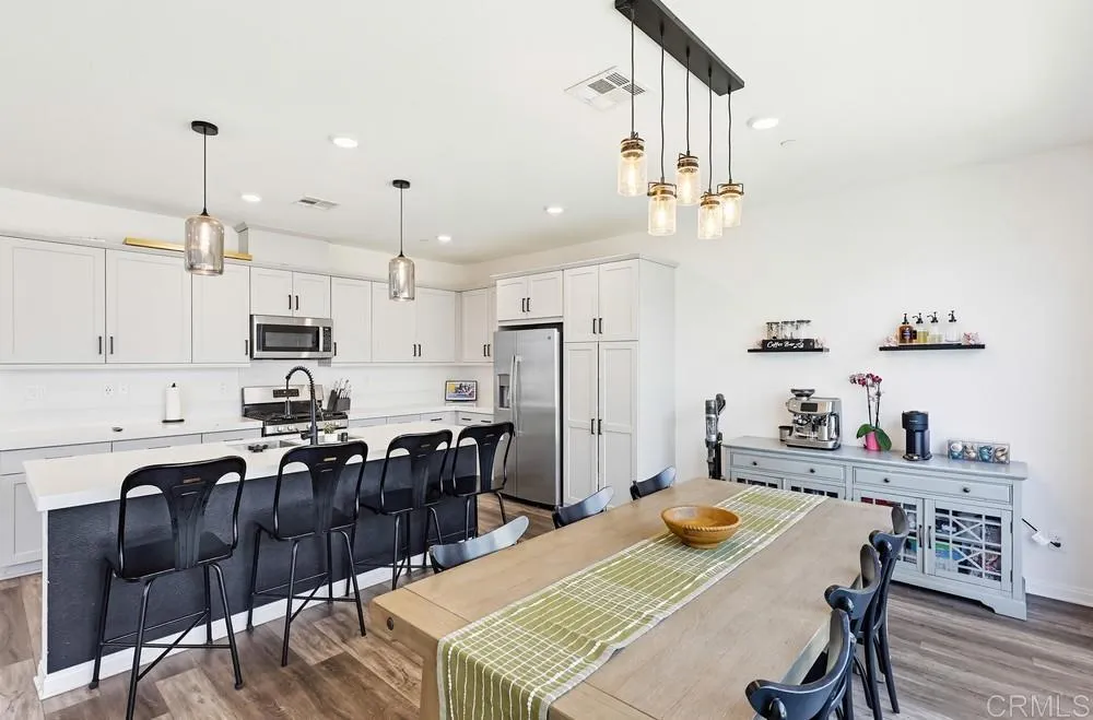 https://cdn.realtyfeed.com/cdn/127/306730886/4950f6c9523bdc81197cf6c05868216e.webp