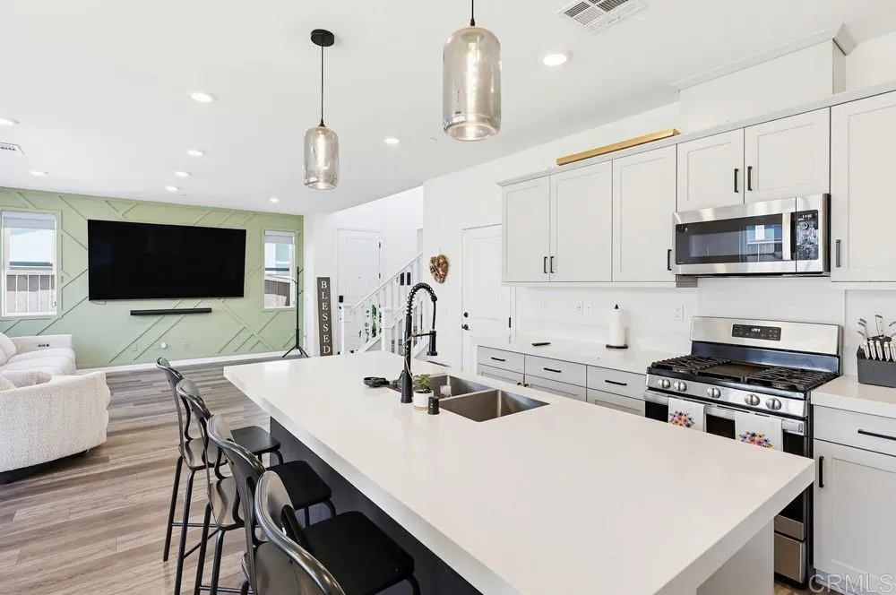 https://cdn.realtyfeed.com/cdn/127/306730886/8c56c9bdb7d3b4913b2278212450aa22.webp